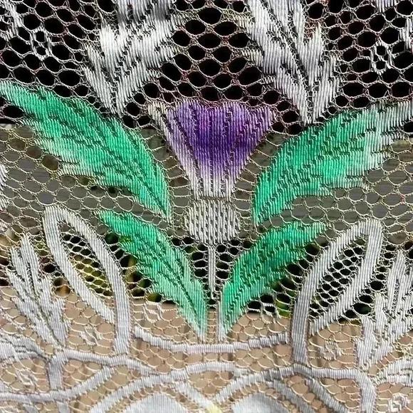 Gorgeous Scottish tablecloth. 68 x 108 oval. - Picture 4 of 6